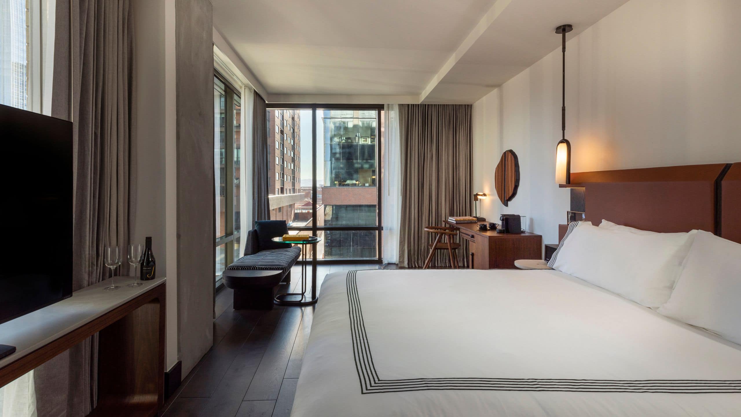 1 King Bed