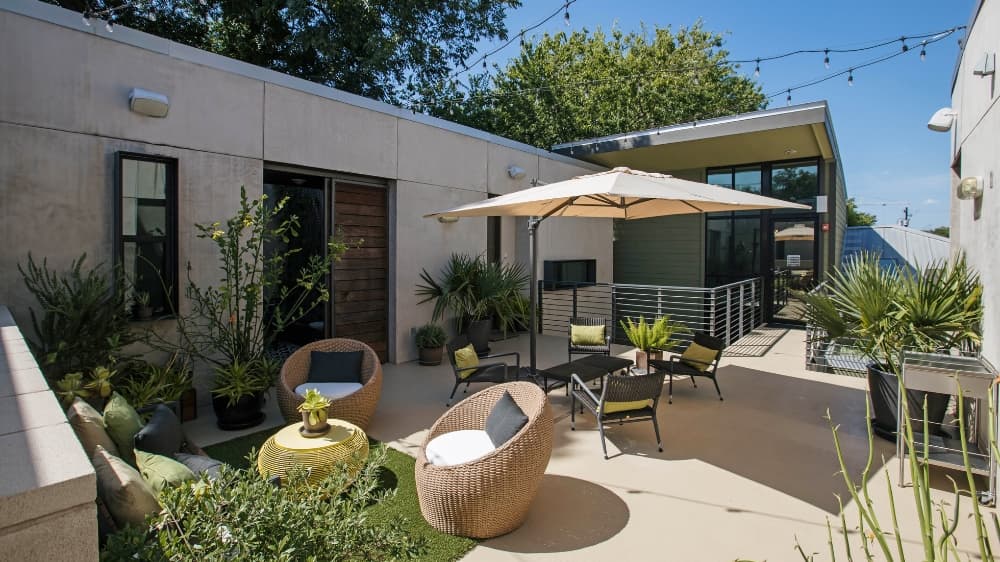Executive King Patio (Room 6)