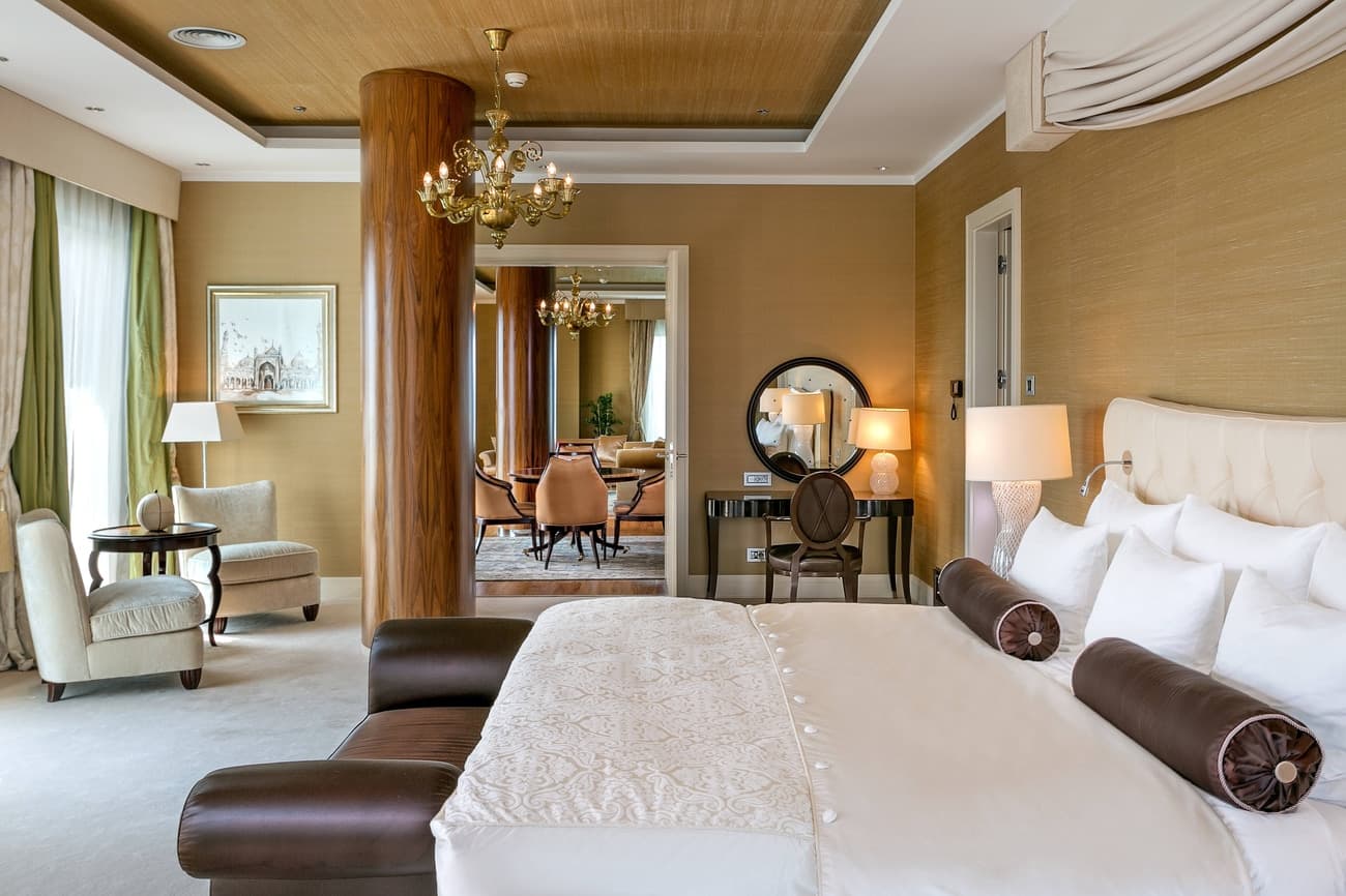 Deluxe Room (Castle Hill View)