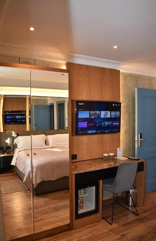 Standard Queen Room