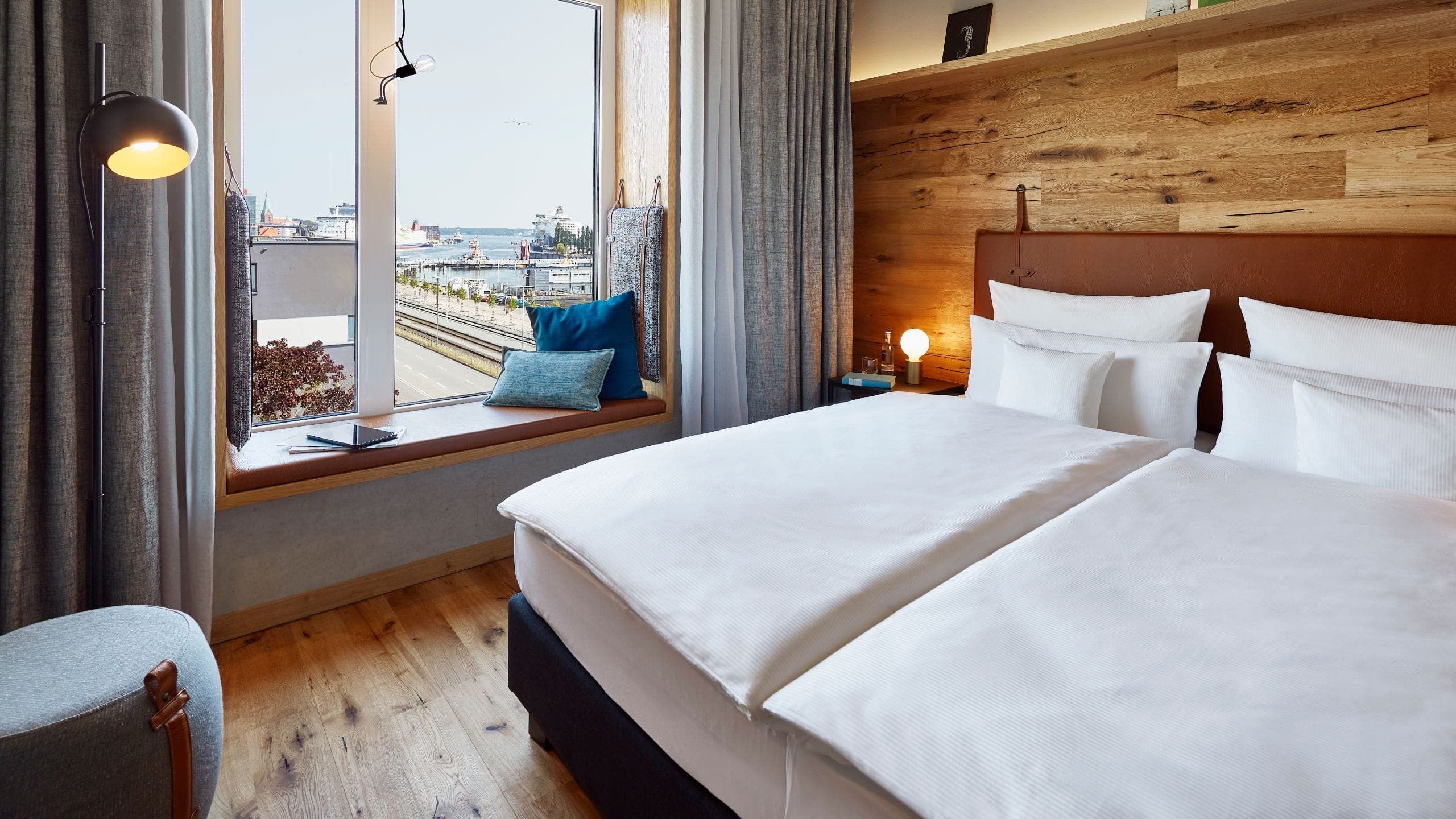 1 King Bed