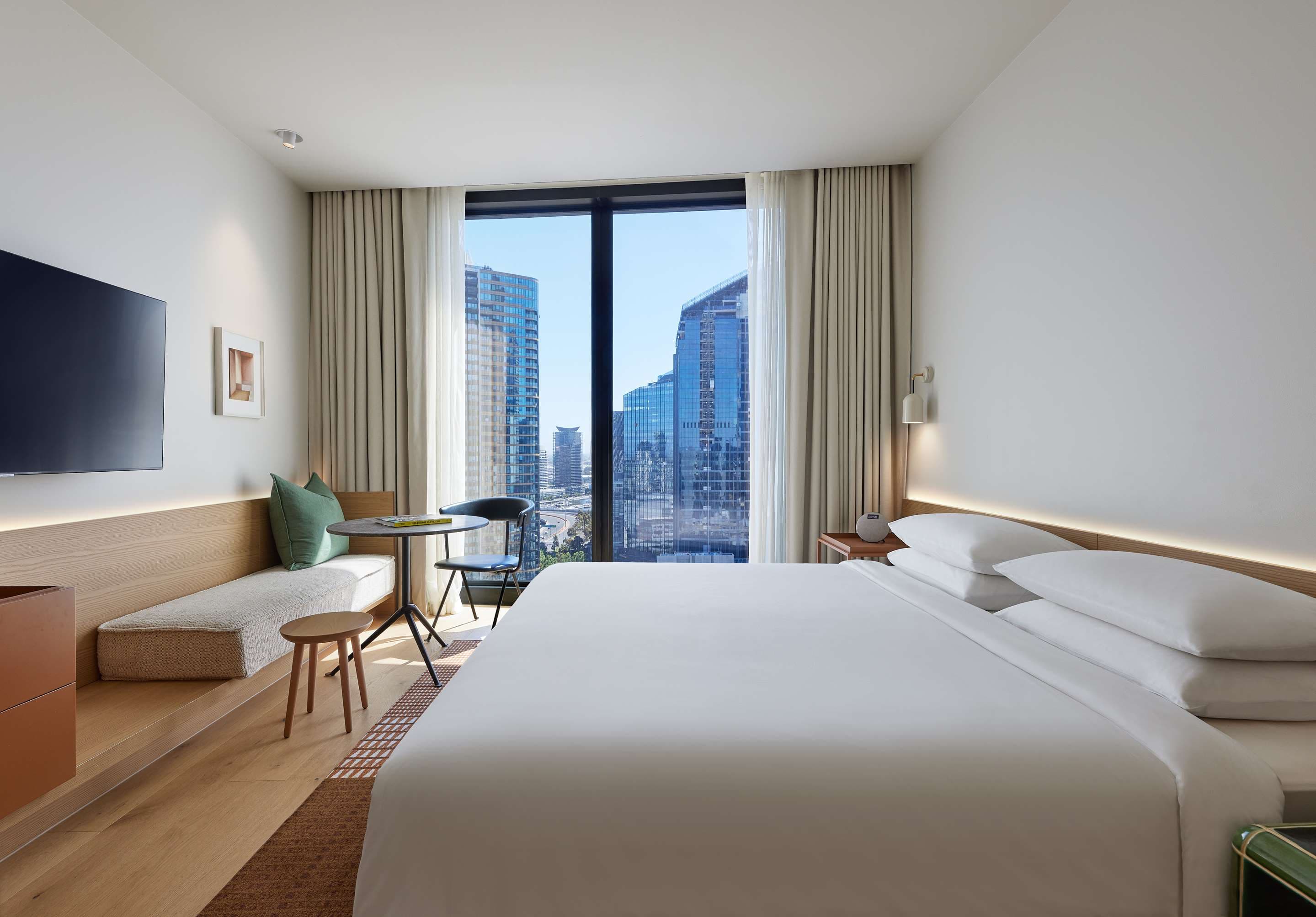 1 King Bed City View Deluxe