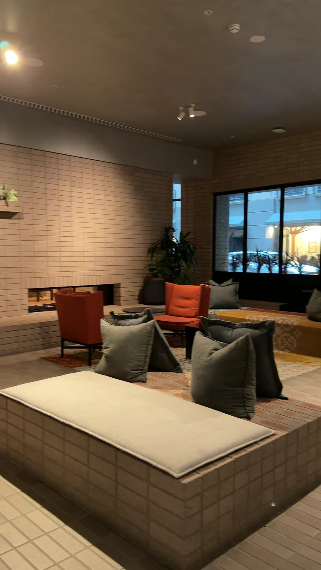 2 Twin Beds with Balcony