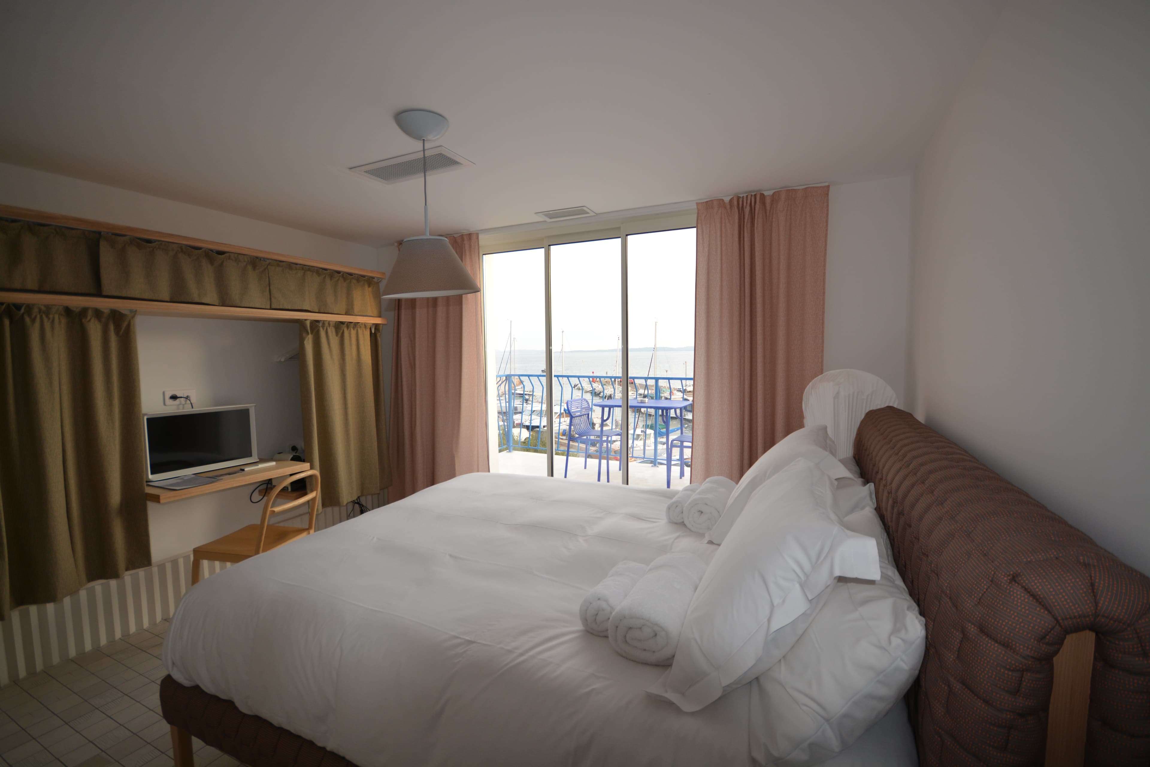 Double Room – Pine View (1st Floor)