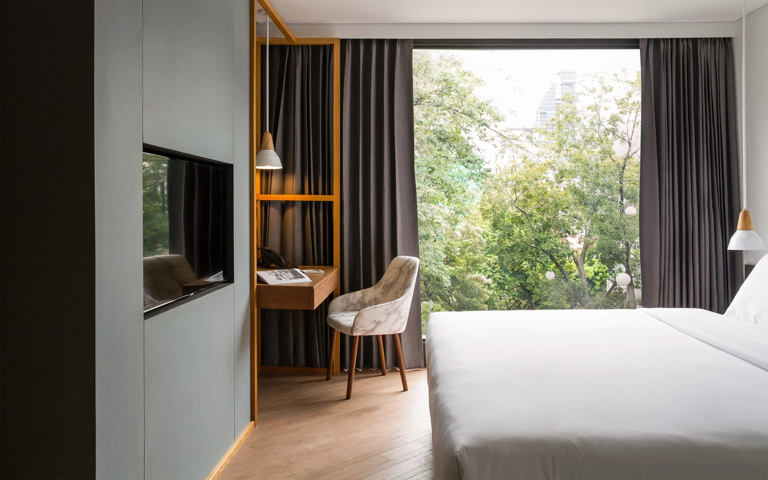 Deluxe Corner Room