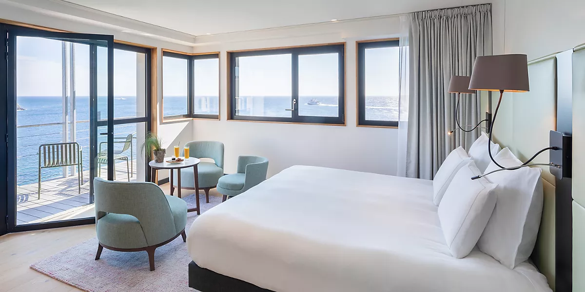 Classic Room, 1 queen size bed, facing the sea