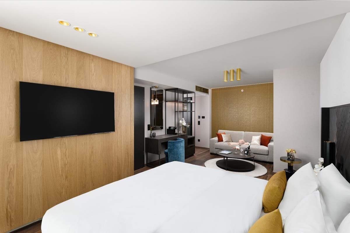 Classic Room – Parking/Town View