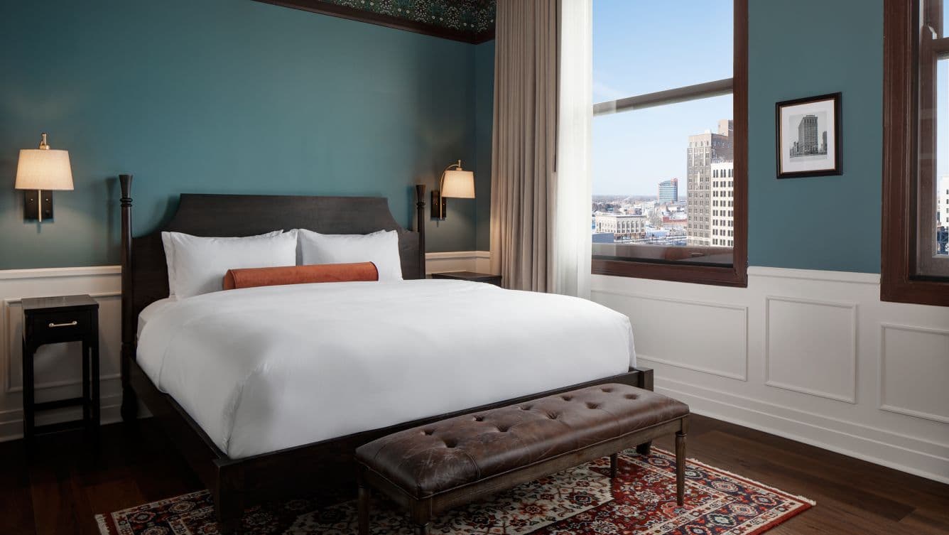 Corner King Guest Room