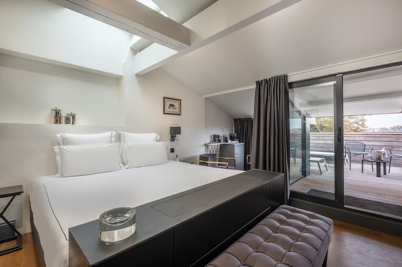 Montaigne Suite
