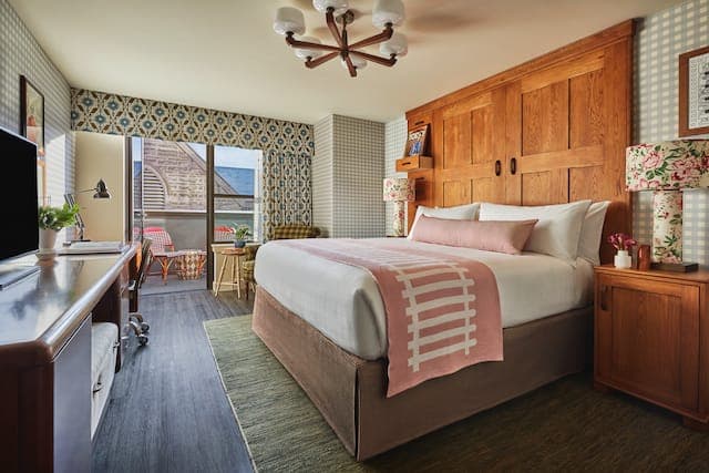Deluxe King Suite