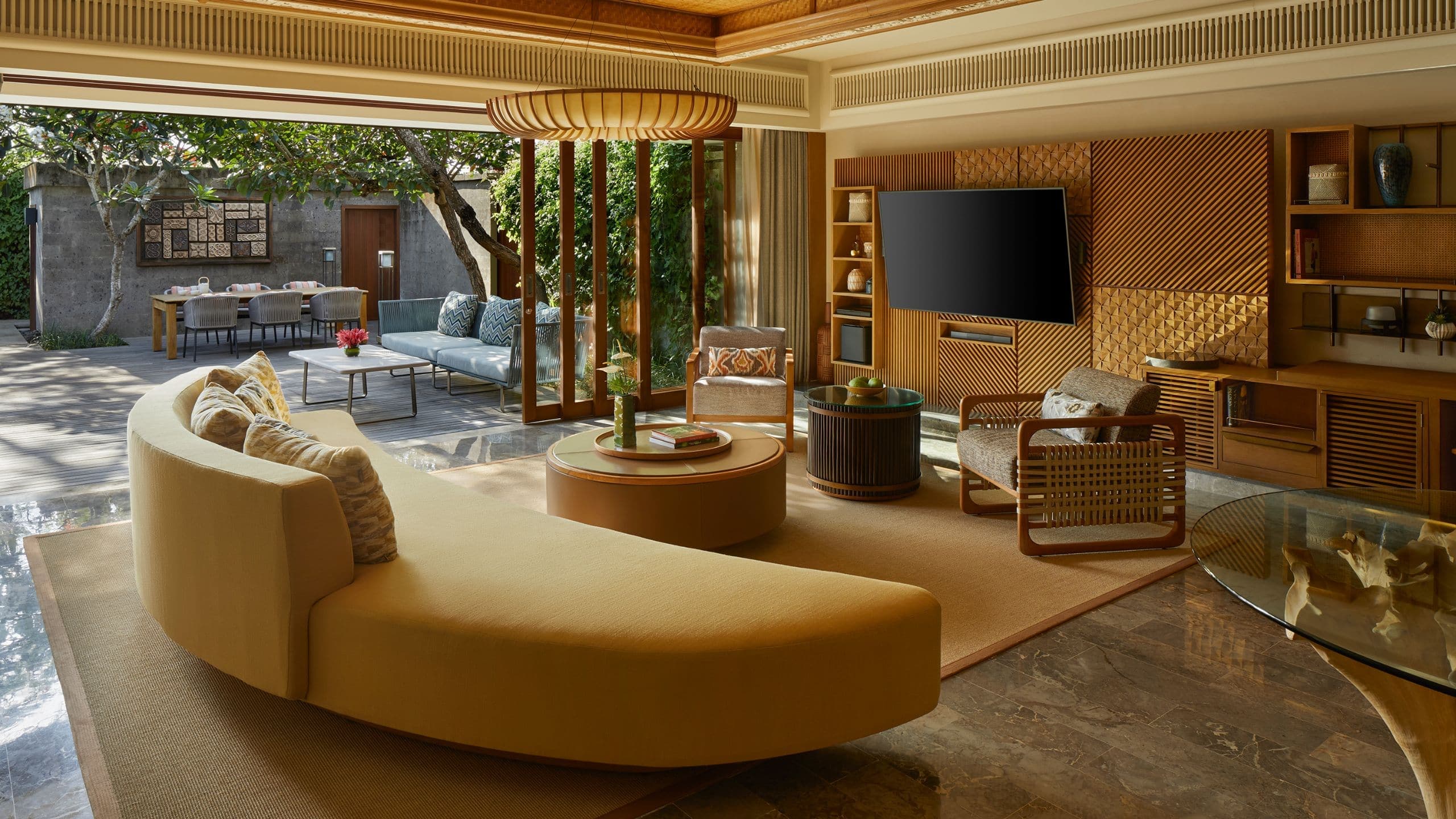 1 King Bed – Lagoon Access
