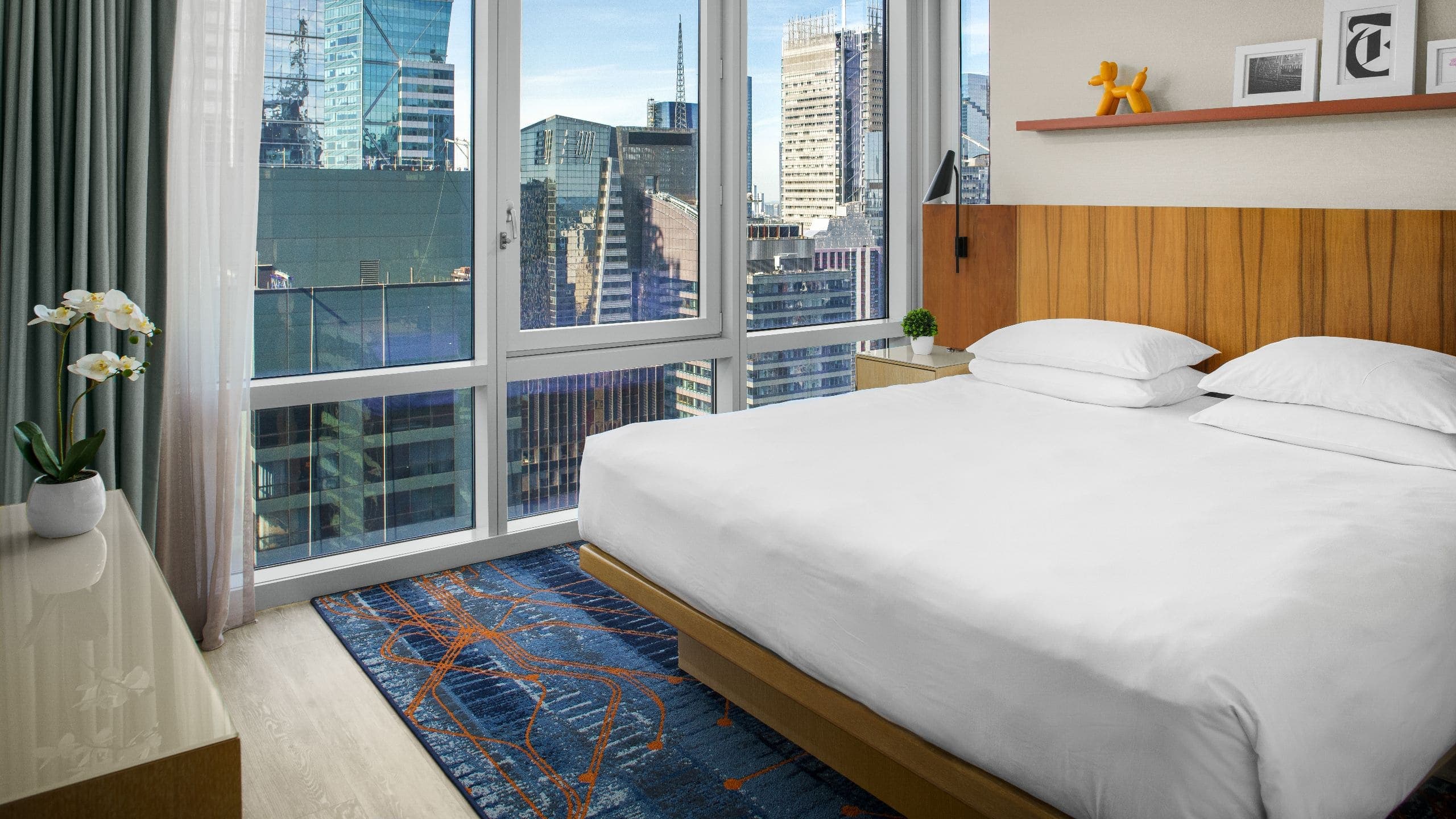 1 King Bed City View