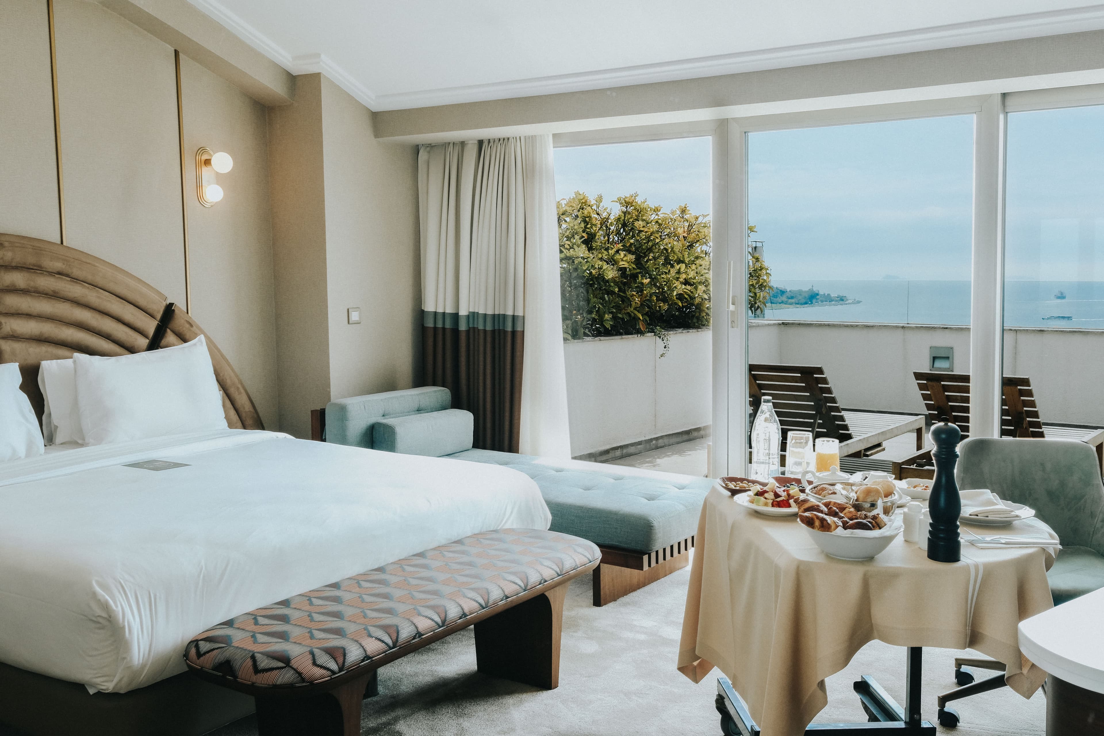 Best Classic Room with Atrium View