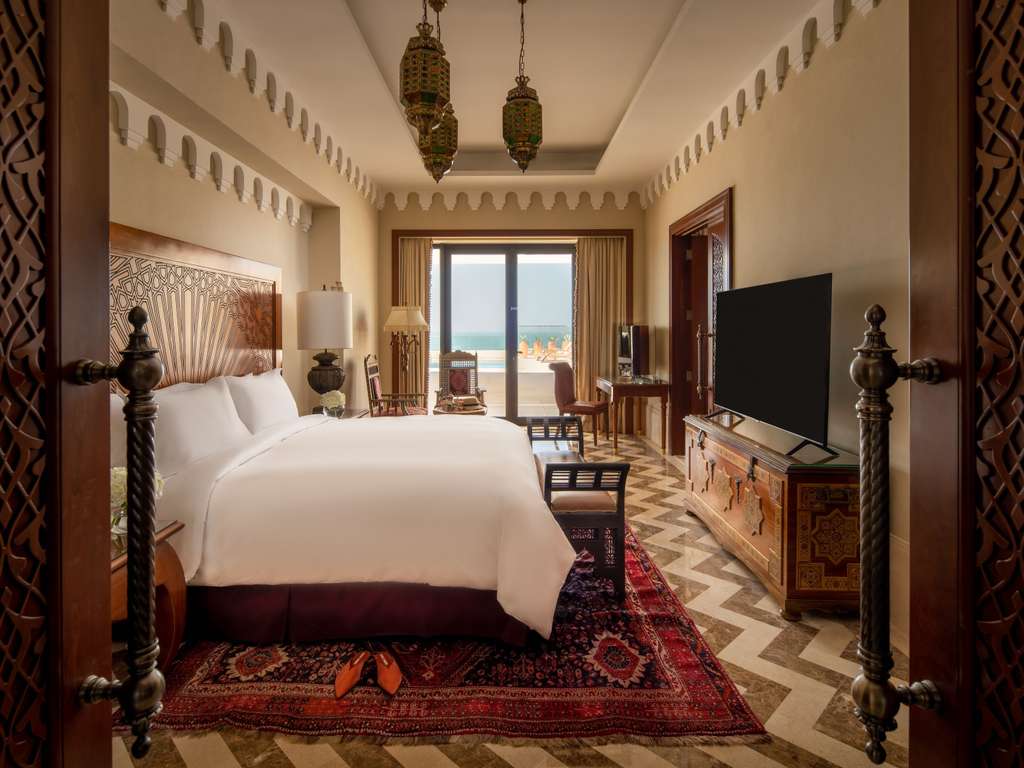 Luxury Room – 1 King Bed, Sea View