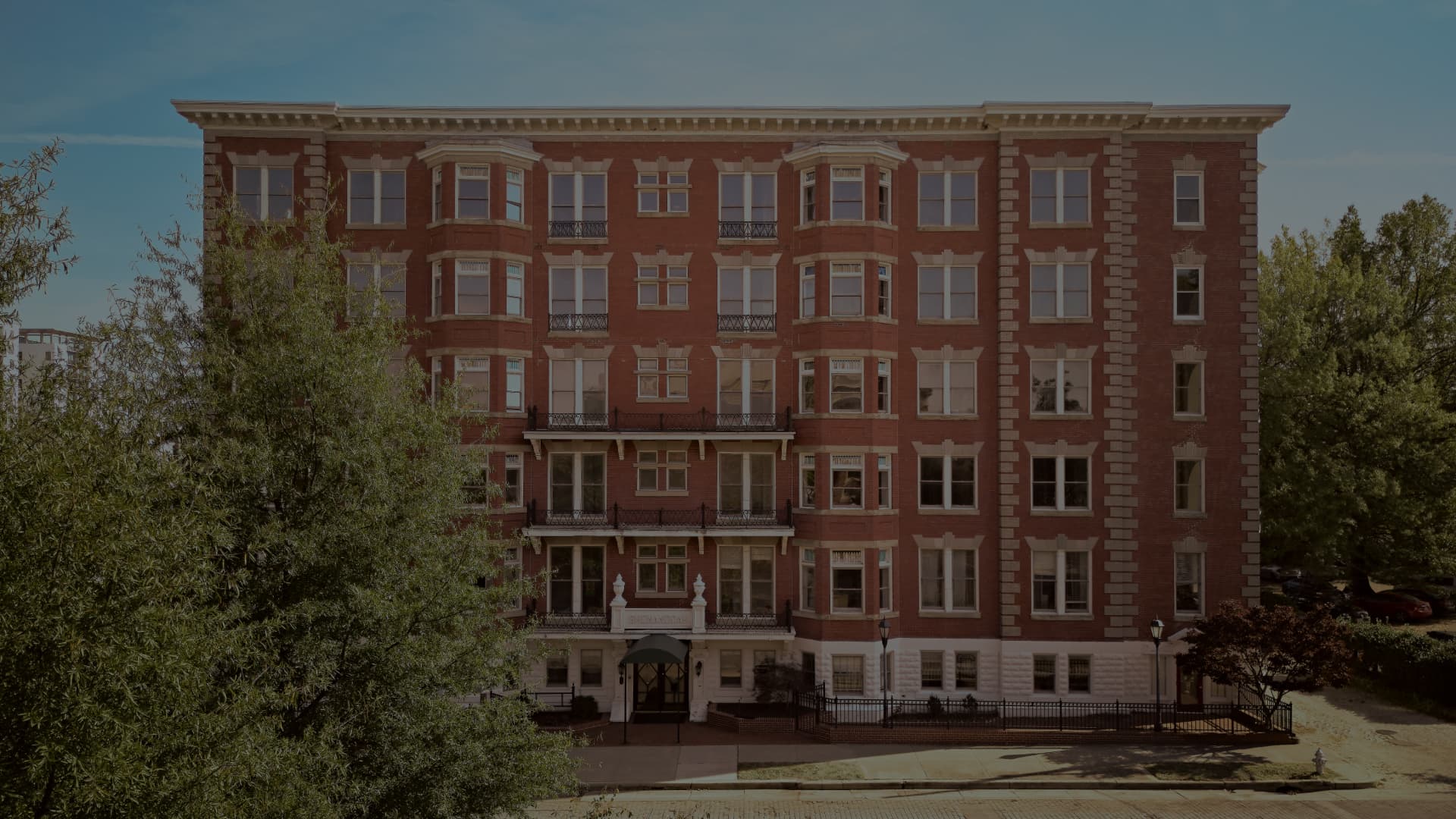 Shenandoah Mansions, an Ash Hotel