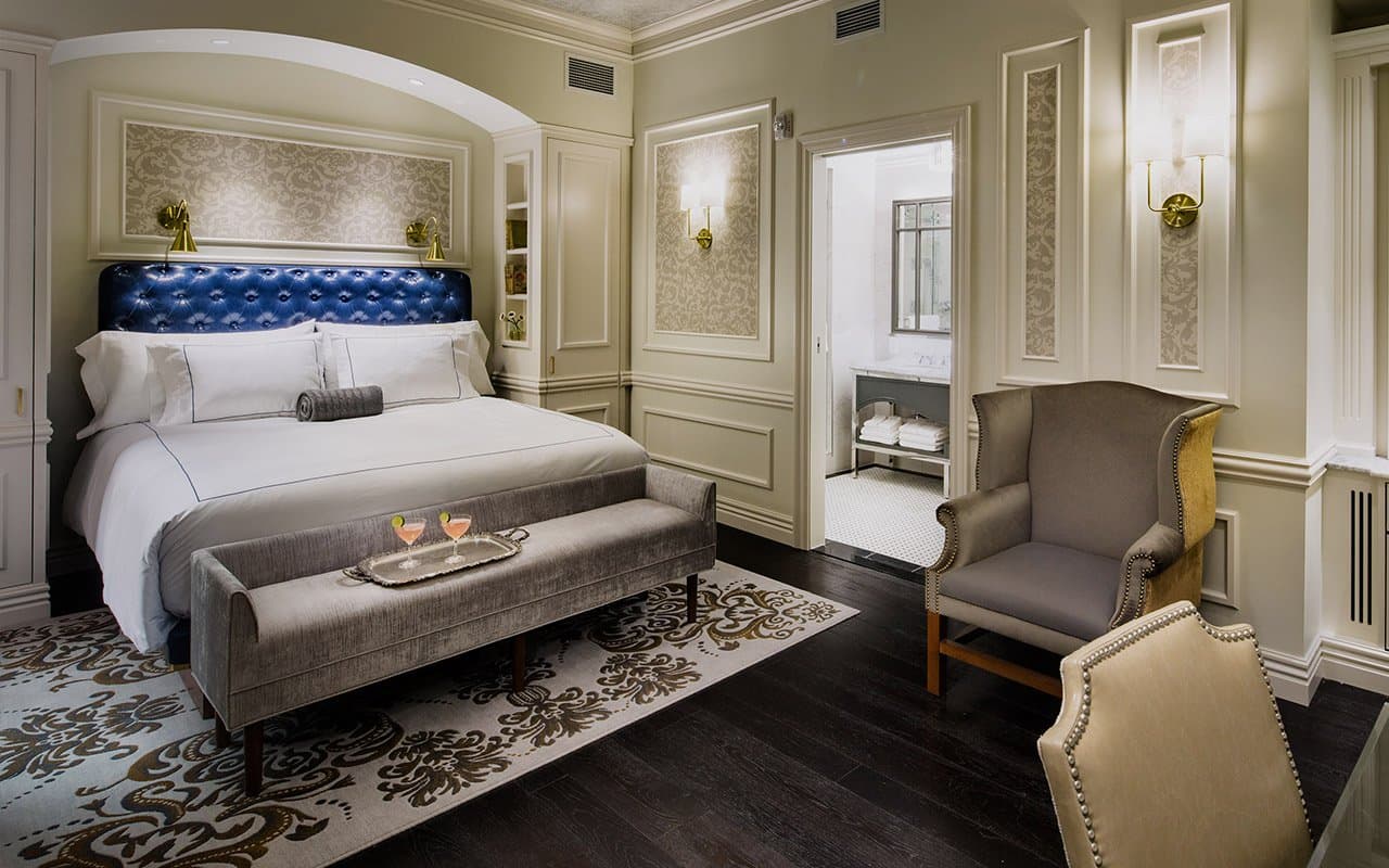 Junior Queen Suite