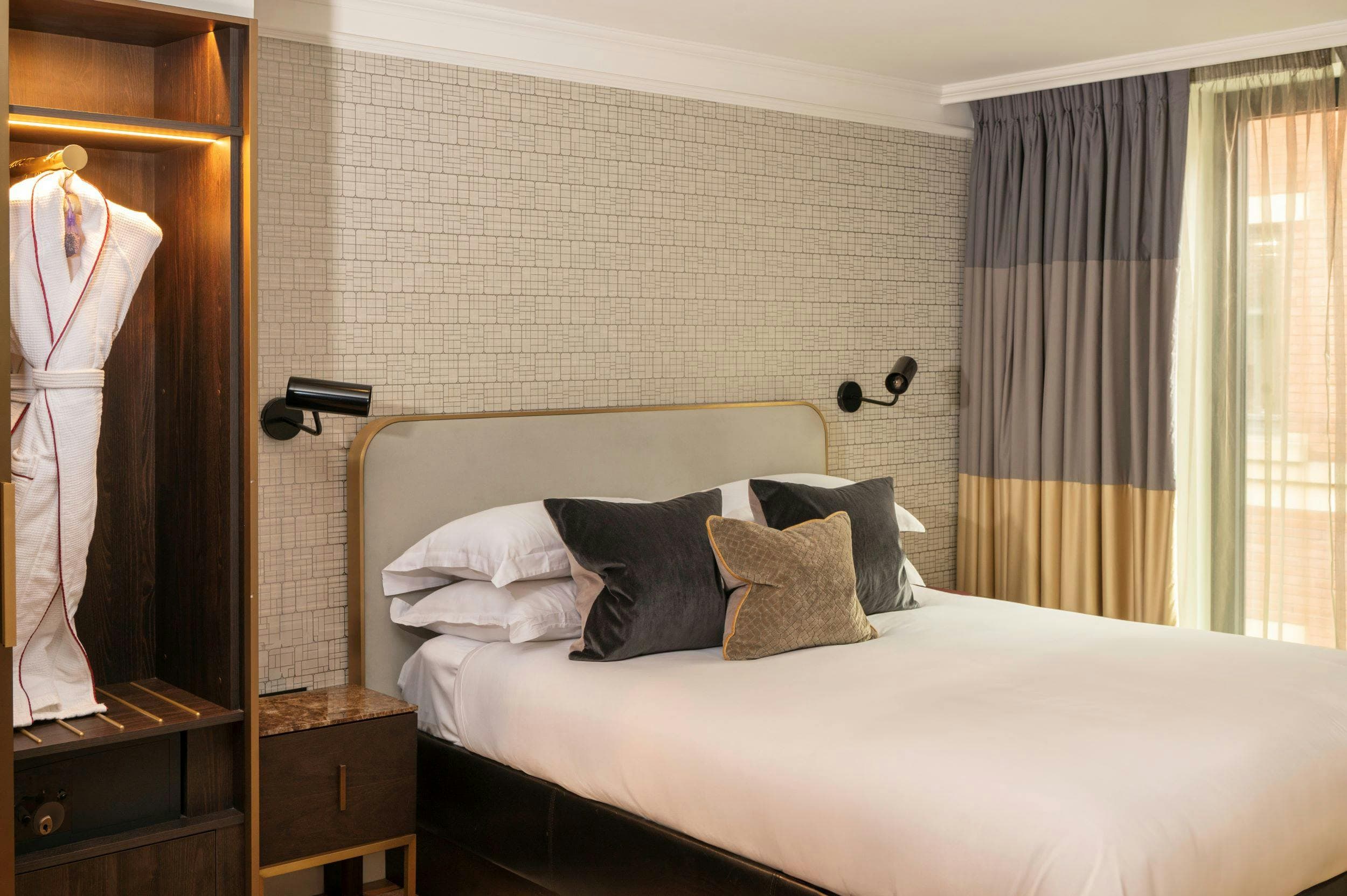 Astor Apartment