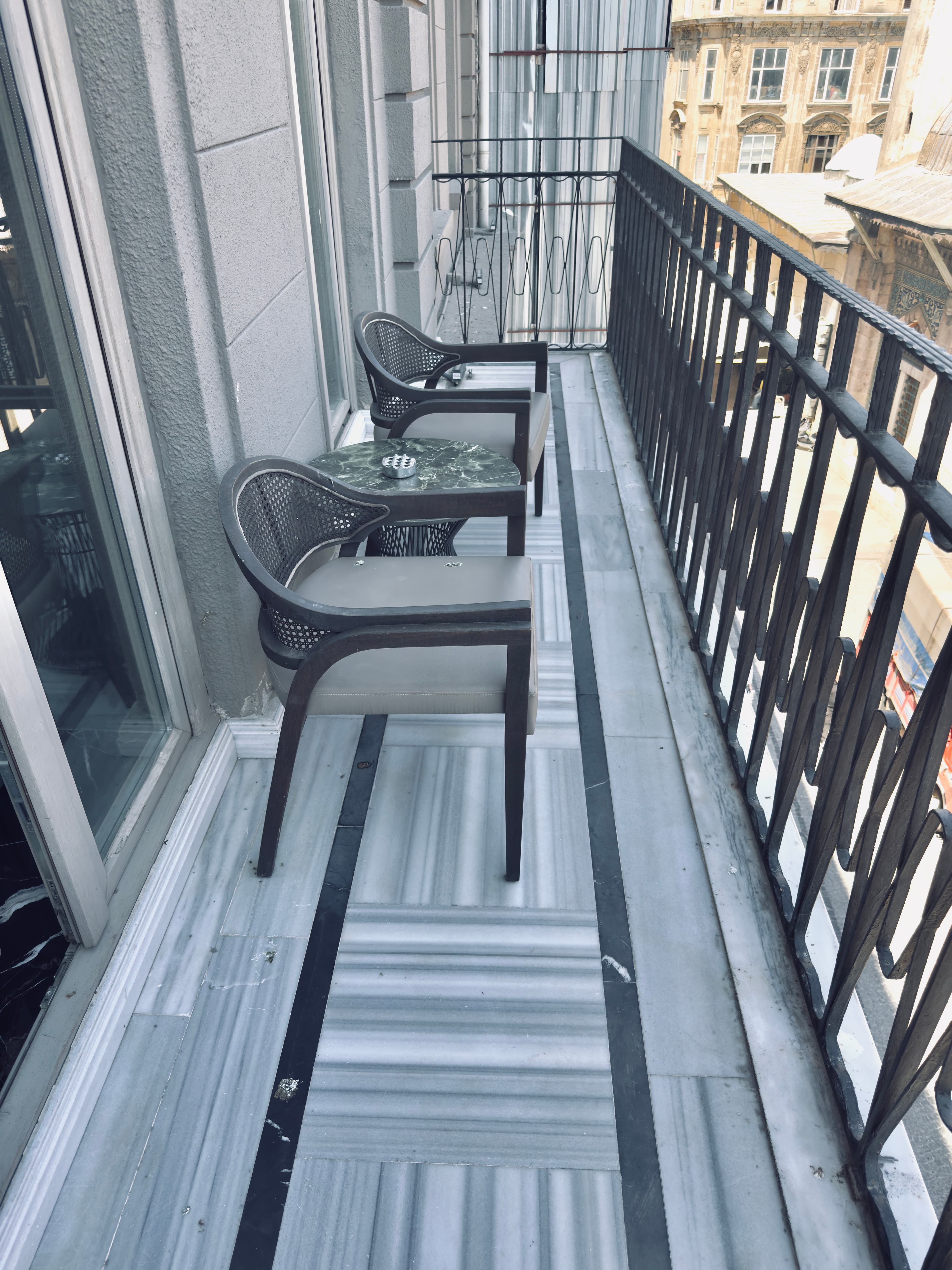 Deluxe Room, 1 King Bed, City View, Balcony