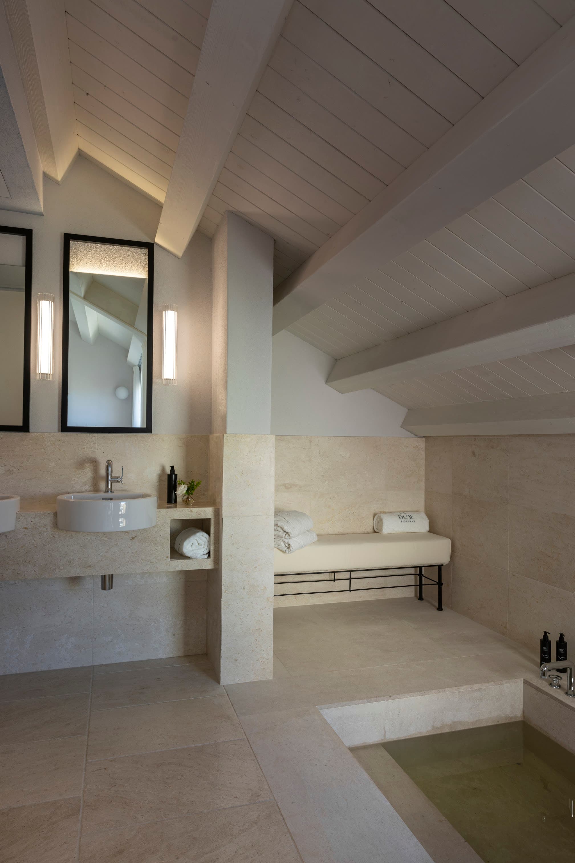 Lady Idina Master Suite with Pool