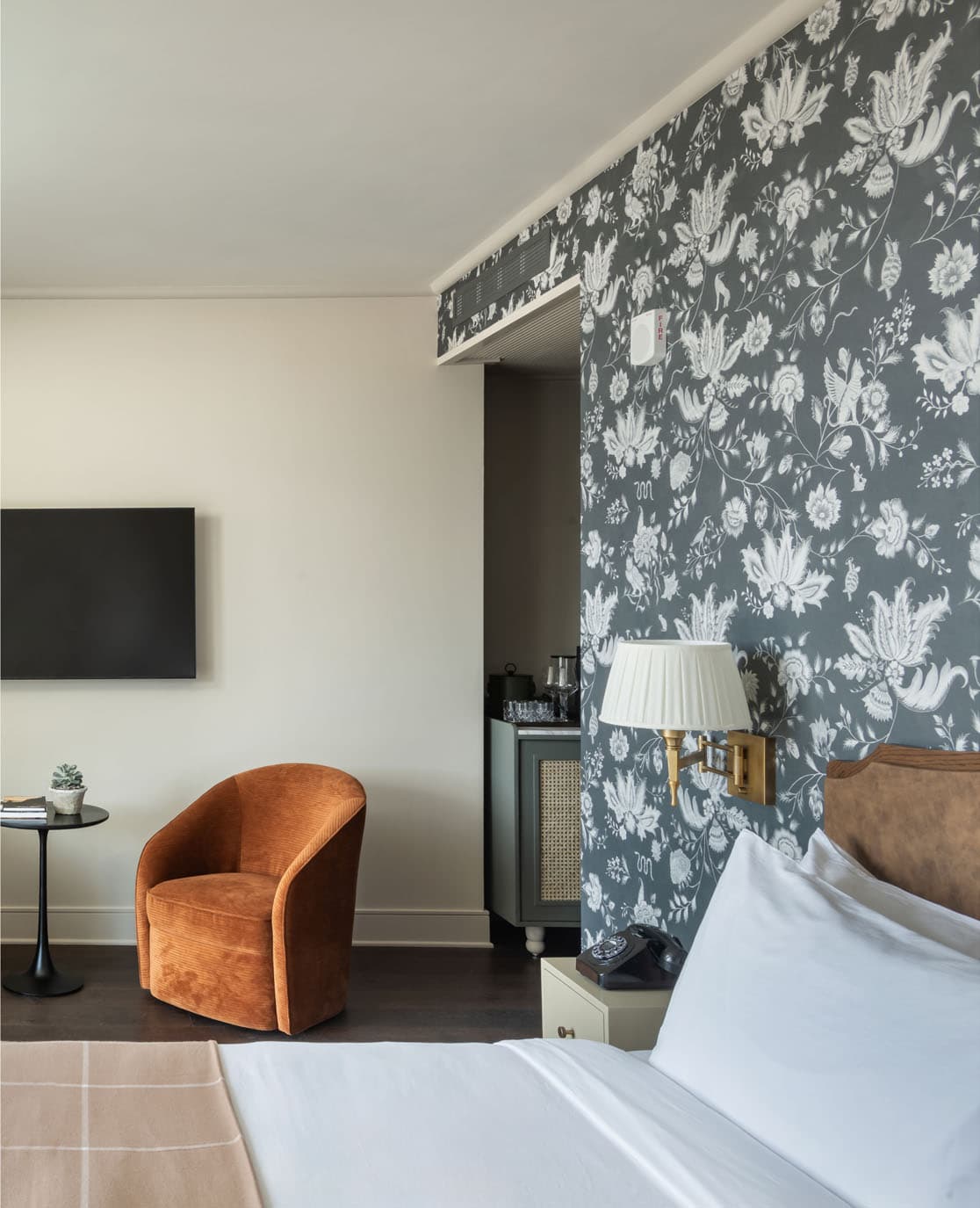 Corner Double Queen Room