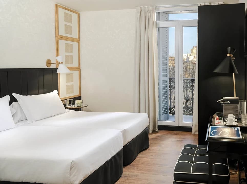 Deluxe Square Room
