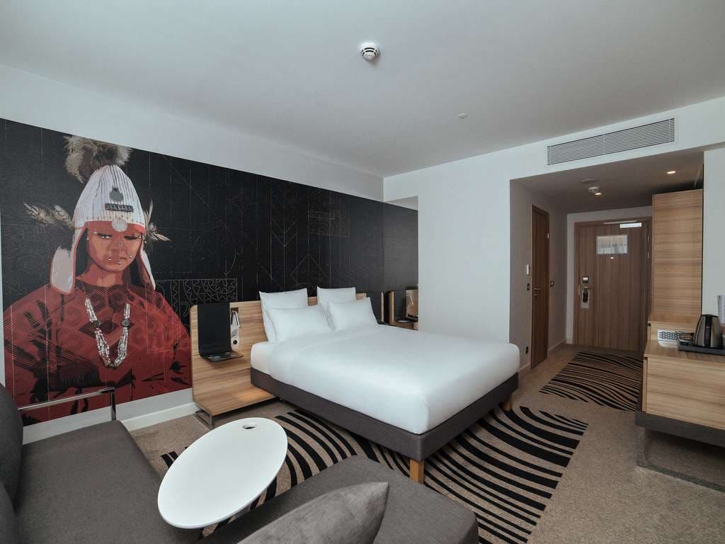 Apartment Room with Queen Bed