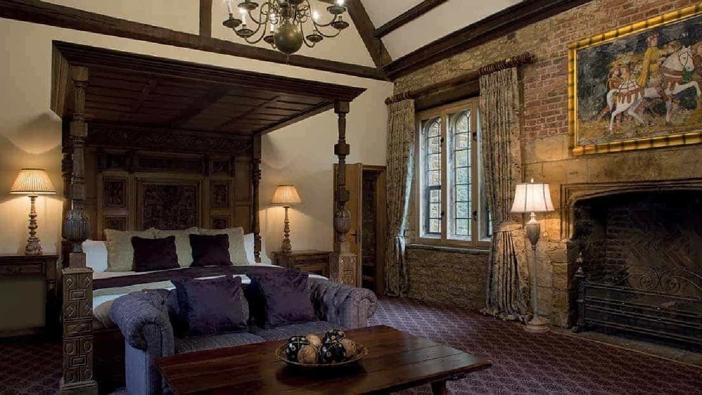 Feature Rooms & Suites