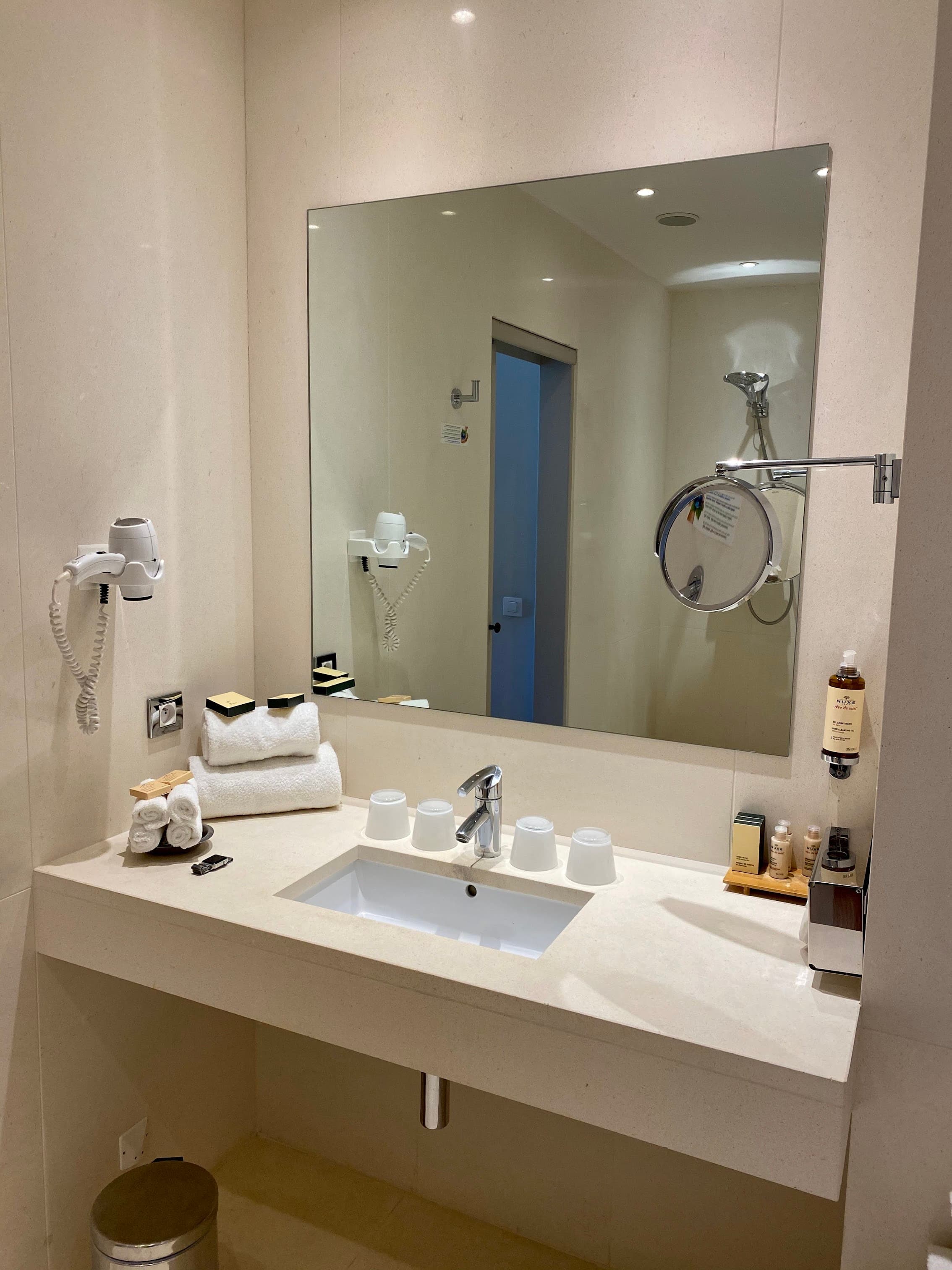Côté Jardin Room