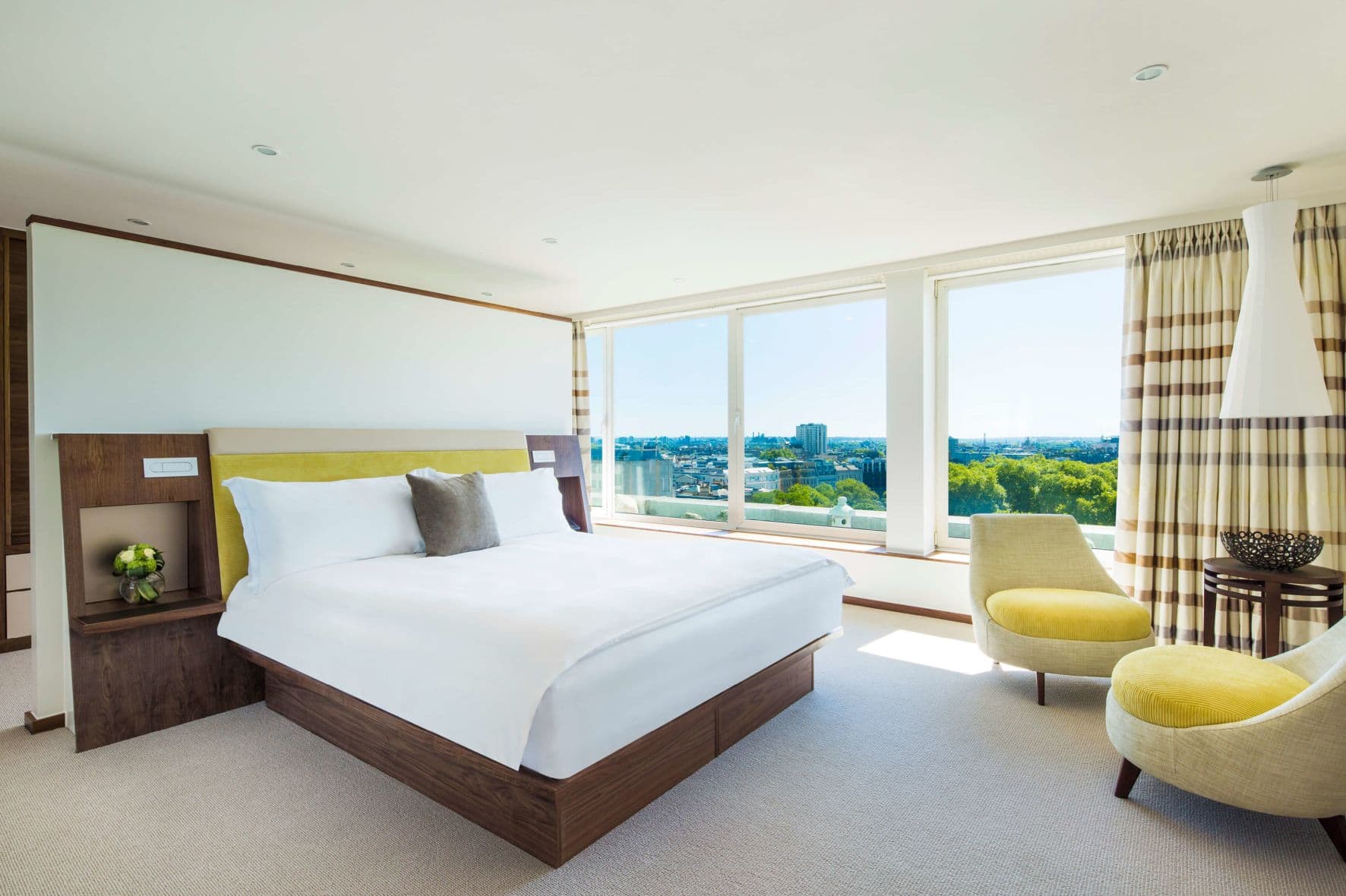 Deluxe City Room