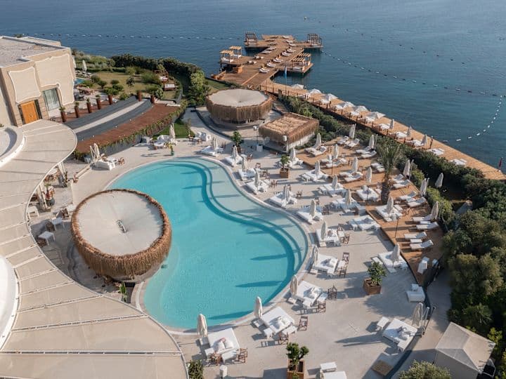 King Deluxe Room with Partial Sea View