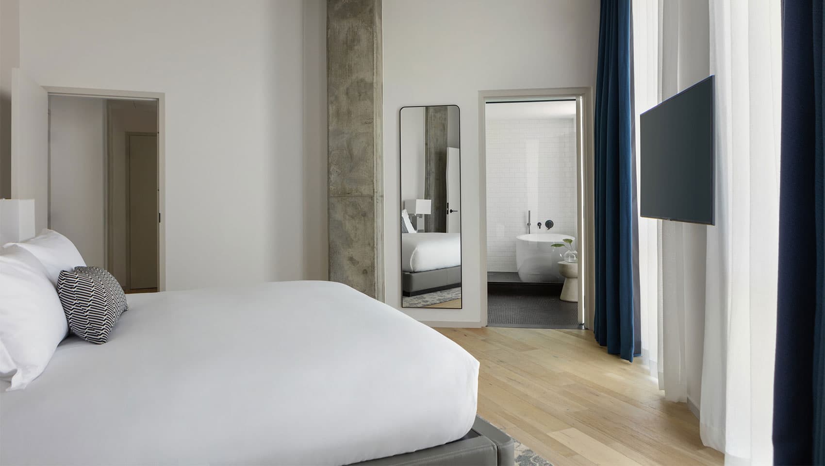 1 King Epic Suite