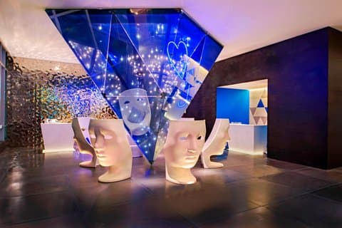 King E WOW Suite