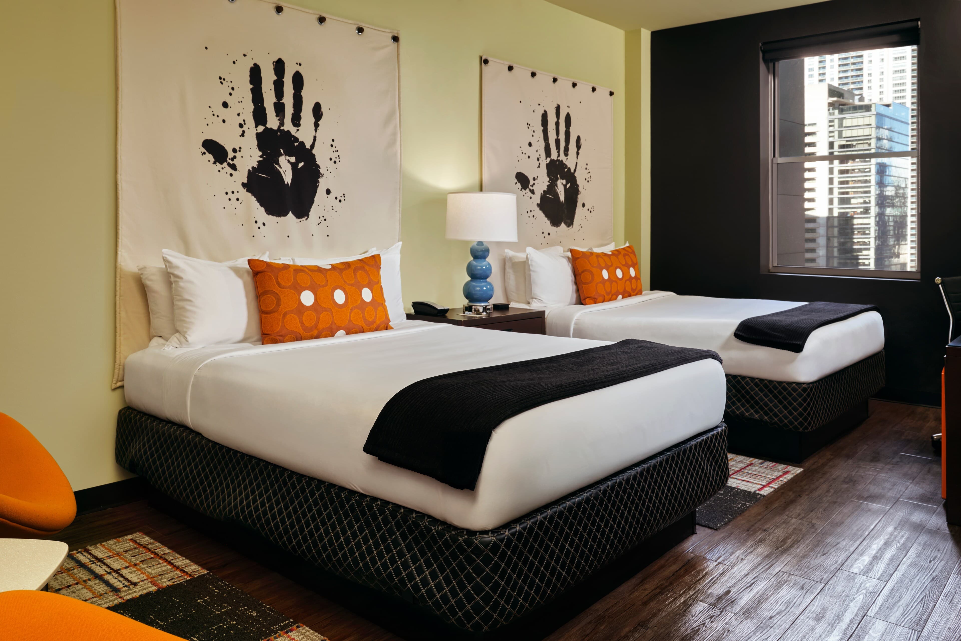 2 Queen Beds