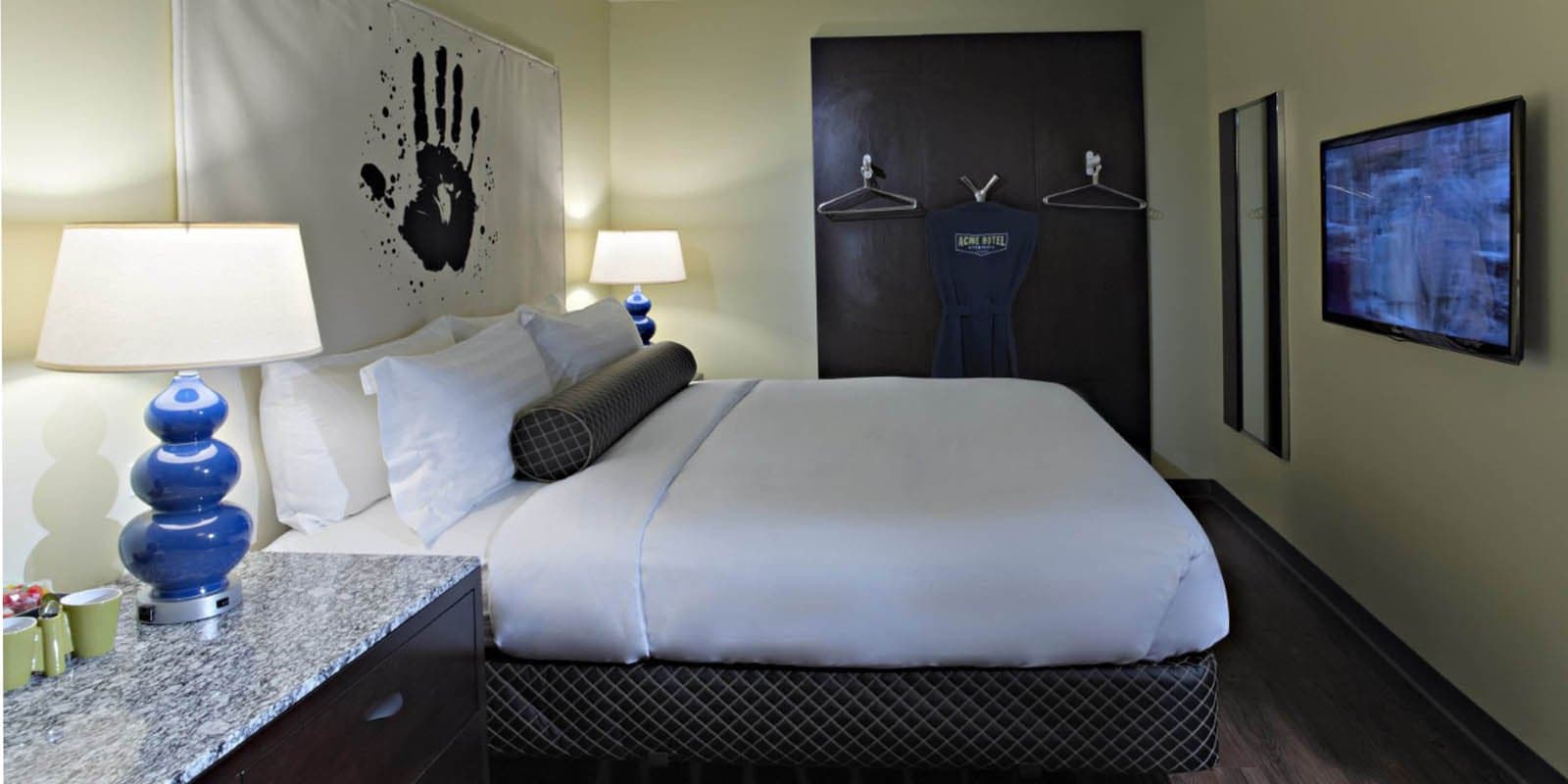 1 King Bed Suite