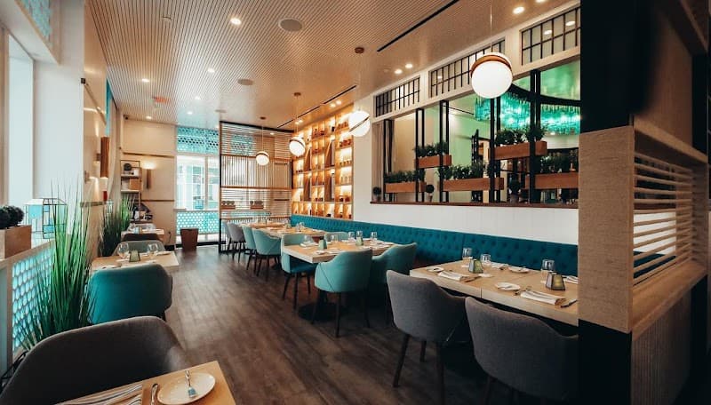 Agua Restaurant & Lounge (happy hour bites)