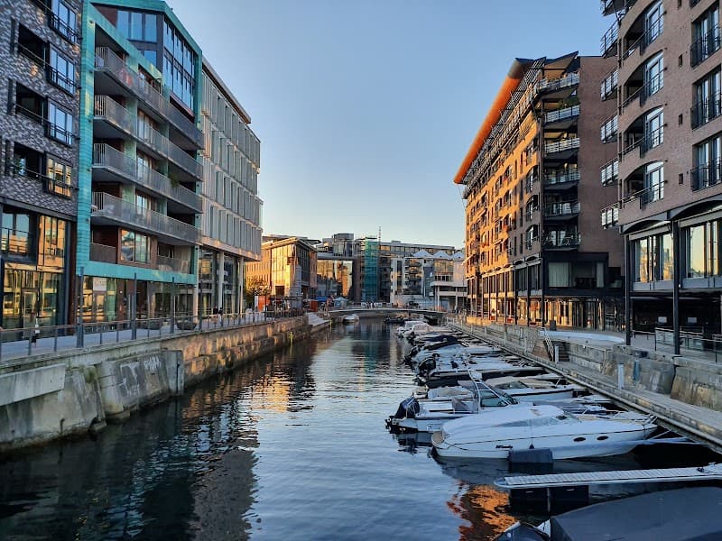 Aker Brygge & Tjuvholmen Evening Walk