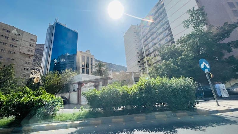 Al Aziziyah Neighborhood Free-Explore