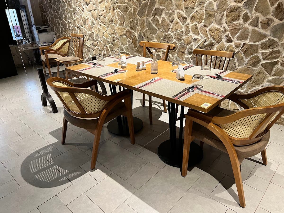 Al Hajarain Restaurant