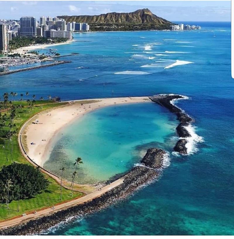 Ala Moana Beach Park & Magic Island Lagoon