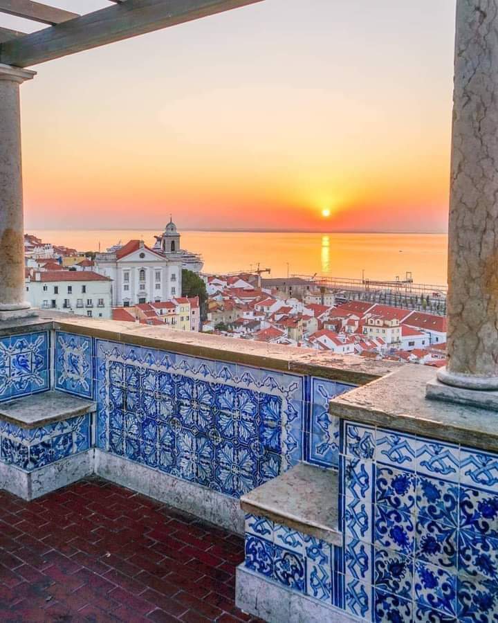 Alfama Evening Stroll & Miradouro de Santa Luzia