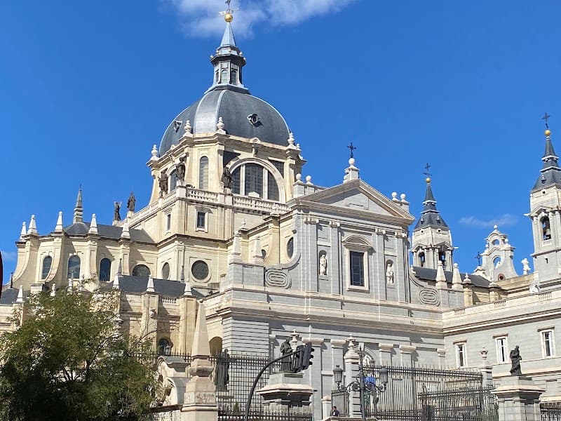 Almudena Cathedral & Plaza de la Armería