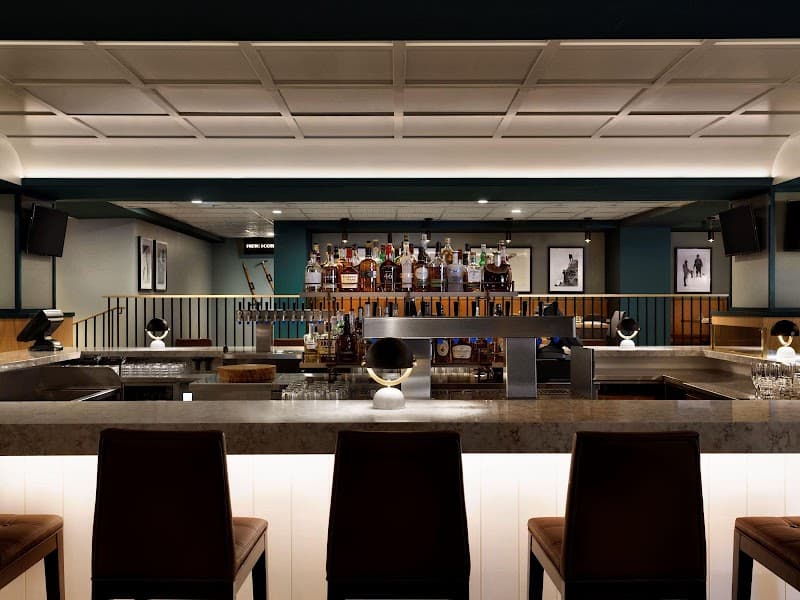 Alpine Social (Halal‑Friendly Vegetarian Choices at Lake Louise)