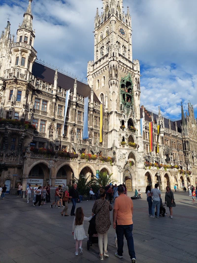 Altstadt Shopping Stroll