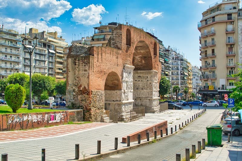 Arch of Galerius (Kamara) & Navarinou Square