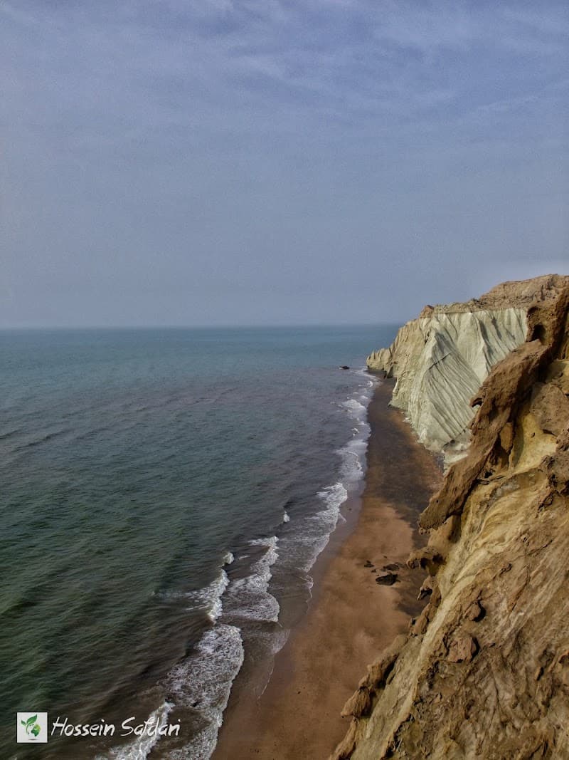 Color-Splashed Family Escape on Hormuz Island