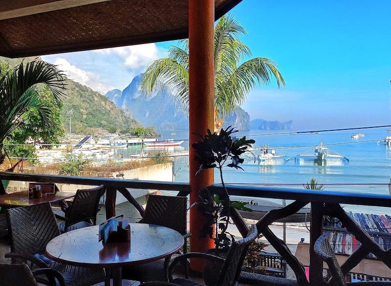 Artcafe El Nido (Vegetarian & Seafood Options)