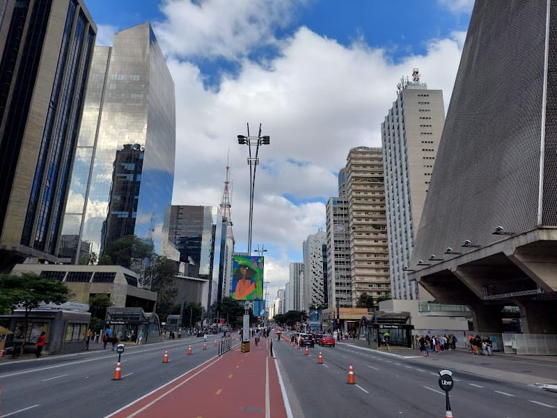 Avenida Paulista Stroll