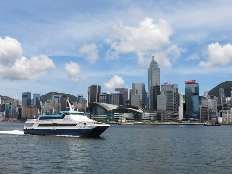 Avenue of Stars & Evening Waterfront