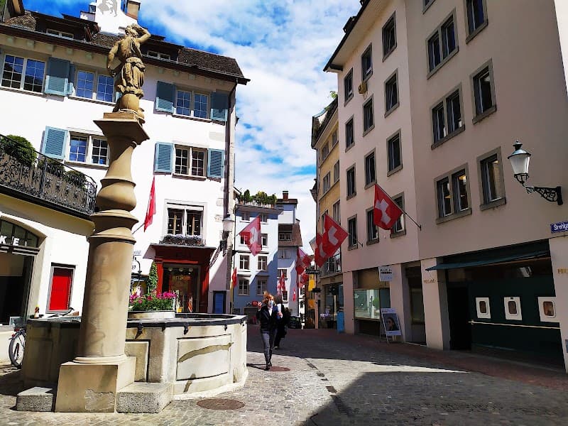 Bahnhofstrasse & Rennweg Shopping Stroll