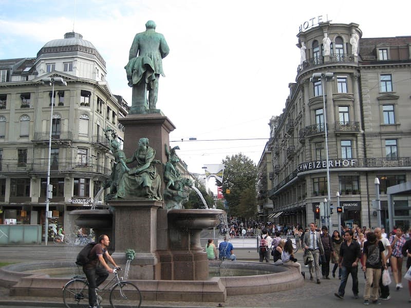 Bahnhofstrasse Stroll